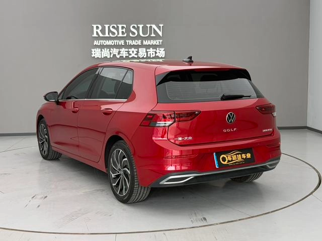 Volkswagen Golf 2023 280TSI DSG Pro экстерьер фото 4