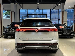 Volkswagen Tiguan L 2024 Pro 380TSI Полный привод R-Line Умный воротник версия интерьер фото 15