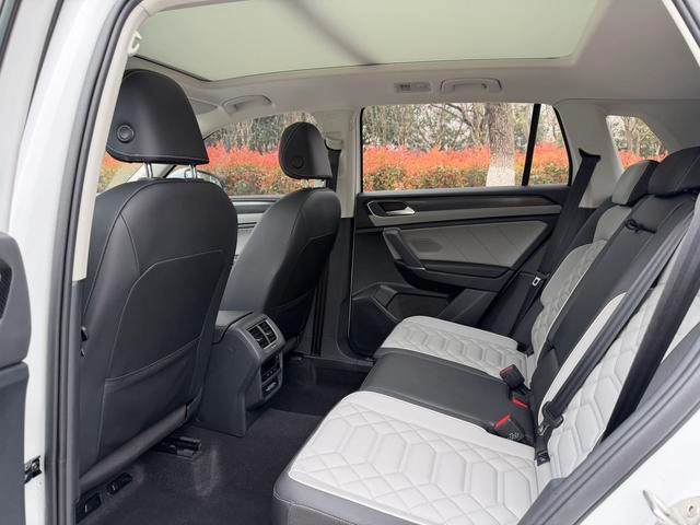 Volkswagen Tayron 2024 300TSI Two-wheel drive luxury Plus Advanced version interior photo 8