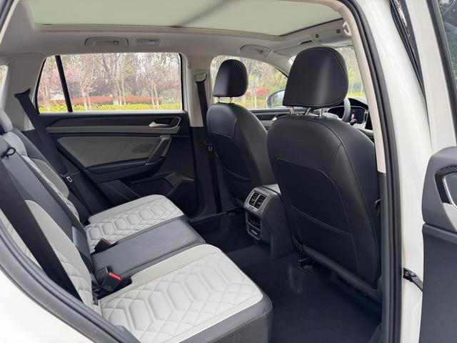 Volkswagen Tayron 2024 300TSI Two-wheel drive luxury Plus Advanced version interior photo 9