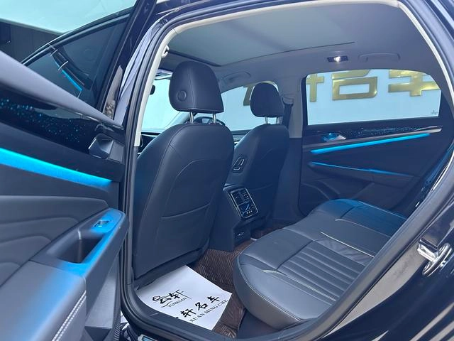 Volkswagen Passat 2023 Модификация 330TSI Элитная версия интерьер фото 8