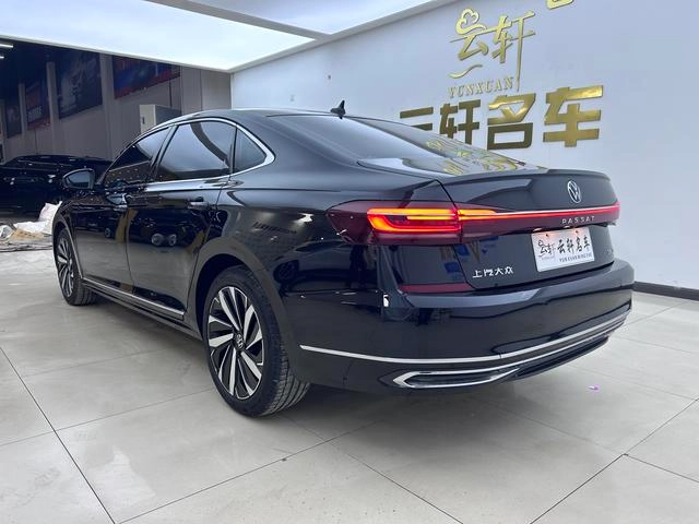 Volkswagen Passat 2023 Модификация 330TSI Элитная версия интерьер фото 9