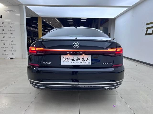 Volkswagen Passat 2023 Модификация 330TSI Элитная версия интерьер фото 10