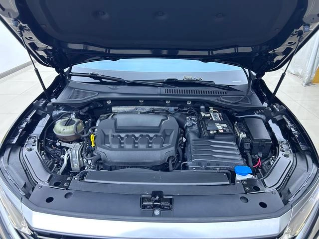 Volkswagen Passat 2023 Модификация 330TSI Элитная версия интерьер фото 12