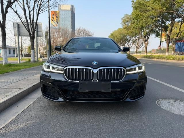 BMW 5 Series 2022 Segundo cambio 530Li Líder M Conjunto deportivo exterior foto 2