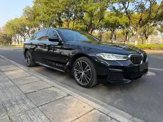 BMW 5 Series 2022 Segundo cambio 530Li Líder M Conjunto deportivo exterior foto 3