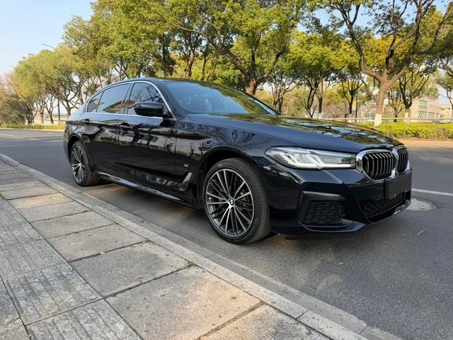 BMW 5 Series 2022 Segundo cambio 530Li Líder M Conjunto deportivo exterior foto 3