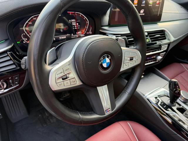BMW 5 Series 2022 Segundo cambio 530Li Líder M Conjunto deportivo exterior foto 9