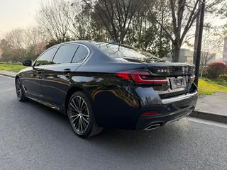 BMW 5 Series 2022 Segundo cambio 530Li Líder M Conjunto deportivo interior foto 16