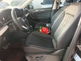Volkswagen Tiguan L 2024 Outstanding style 330TSI Two-wheel drive R-Line Dragon Glitter Edition interior photo 7
