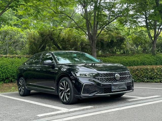 Volkswagen Passat 2022 330TSI Star Deluxe Edition exterior photo 3