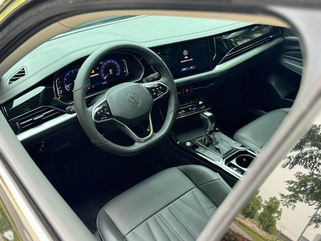 Volkswagen Passat 2022 330TSI Star Deluxe Edition exterior photo 4