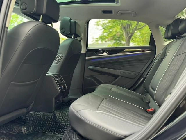 Volkswagen Passat 2022 330TSI Star Deluxe Edition interior photo 12