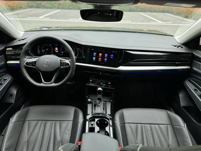 Volkswagen Passat 2022 330TSI Star Deluxe Edition interior photo 14
