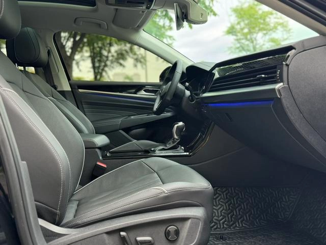 Volkswagen Passat 2022 330TSI Star Deluxe Edition interior photo 15
