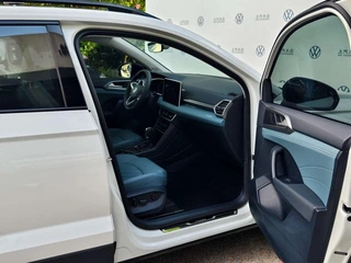Volkswagen Tharu 2024 300TSI Version Moonzun à deux roues motrices intérieur photo 6
