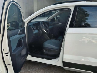 Volkswagen Tharu 2024 300TSI Version Moonzun à deux roues motrices intérieur photo 8