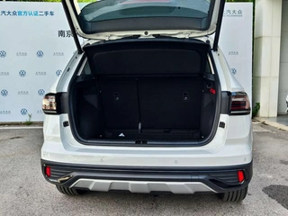 Volkswagen Tharu 2024 300TSI Version Moonzun à deux roues motrices intérieur photo 9