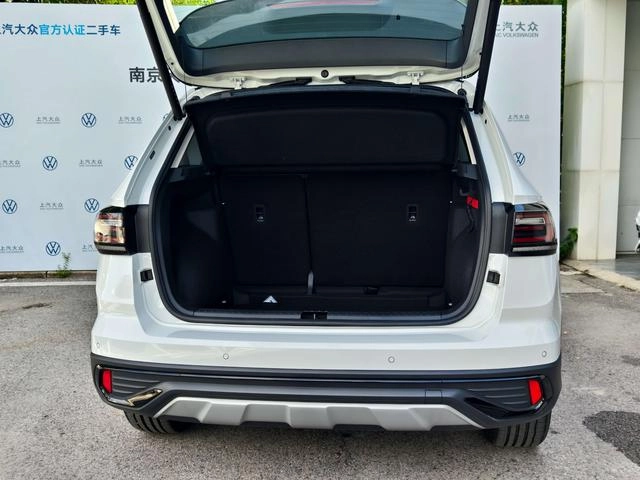 Volkswagen Tharu 2024 300TSI Version Moonzun à deux roues motrices intérieur photo 9