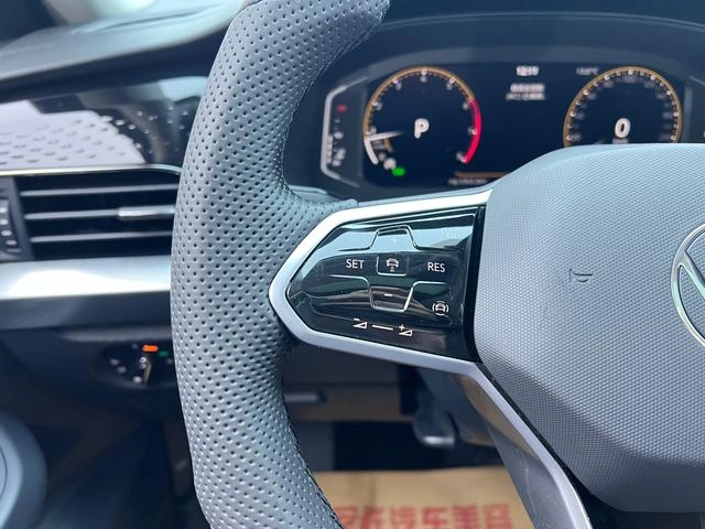 Volkswagen Passat 2023 Модификация 330TSI Звездное небо элитное издание интерьер фото 14