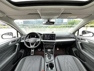 Volkswagen Tiguan L 2024 Вывыдающаяся сумма 330TSI Два привода R-Line Версия Long Yao интерьер фото 9