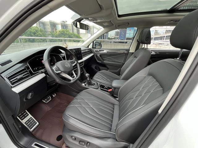 Volkswagen Tiguan L 2024 Вывыдающаяся сумма 330TSI Два привода R-Line Версия Long Yao интерьер фото 10