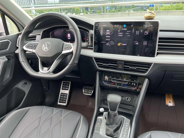 Volkswagen Tiguan L 2024 Вывыдающаяся сумма 330TSI Два привода R-Line Версия Long Yao интерьер фото 11