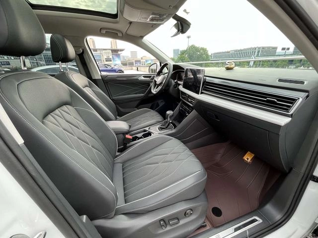 Volkswagen Tiguan L 2024 Вывыдающаяся сумма 330TSI Два привода R-Line Версия Long Yao интерьер фото 12
