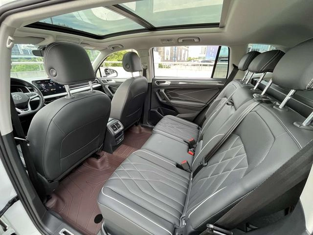Volkswagen Tiguan L 2024 Вывыдающаяся сумма 330TSI Два привода R-Line Версия Long Yao интерьер фото 14