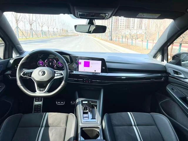 Volkswagen Golf 2024 280TSI DSG R-Line 50 Год Легенды интерьер фото 10