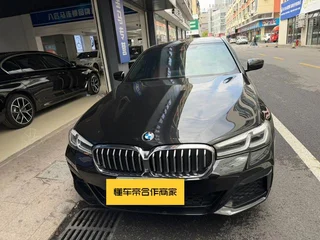 BMW 5 Series 2022 Вторичная модификация 525Li M Спортивный костюм экстерьер фото 2 BMW 5 Series 2022 Вторичная модификация 525Li M Спортивный костюм экстерьер фото 2