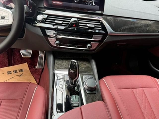 BMW 5 Series 2022 Вторичная модификация 525Li M Спортивный костюм экстерьер фото 8 BMW 5 Series 2022 Вторичная модификация 525Li M Спортивный костюм экстерьер фото 8