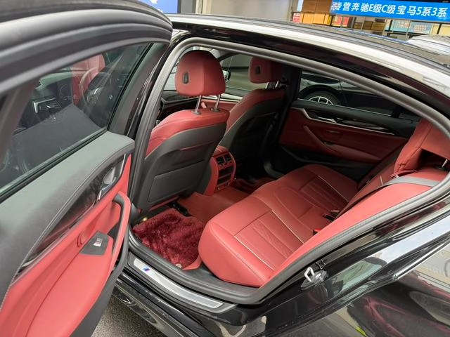 BMW 5 Series 2022 Вторичная модификация 525Li M Спортивный костюм интерьер фото 12 BMW 5 Series 2022 Вторичная модификация 525Li M Спортивный костюм интерьер фото 12