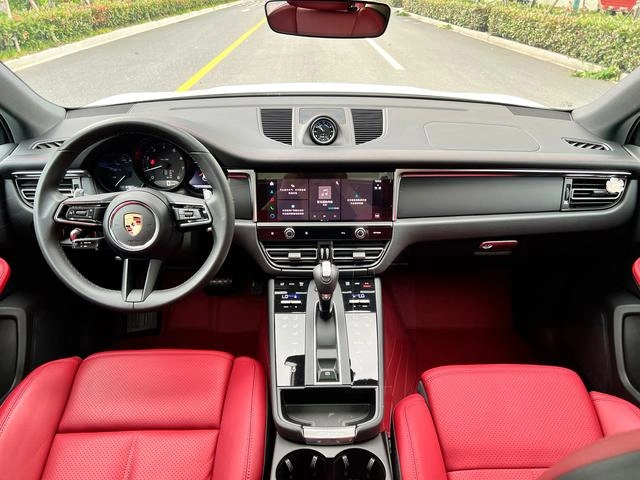 Porsche Macan 2023 Restyling Macan 2.0T interior photo 7