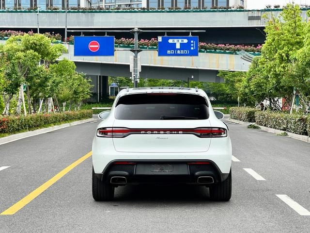 Porsche Macan 2023 Restyling Macan 2.0T interior photo 11