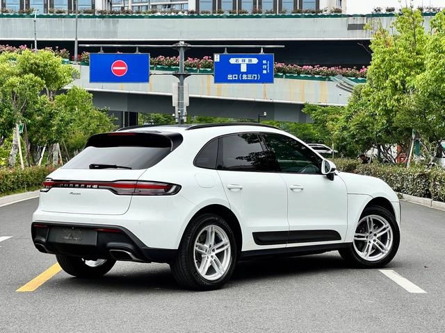 Porsche Macan 2023 Restyling Macan 2.0T interior photo 12
