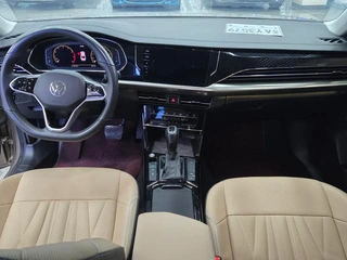Volkswagen Passat 2022 380TSI Роскошная версия интерьер фото 8