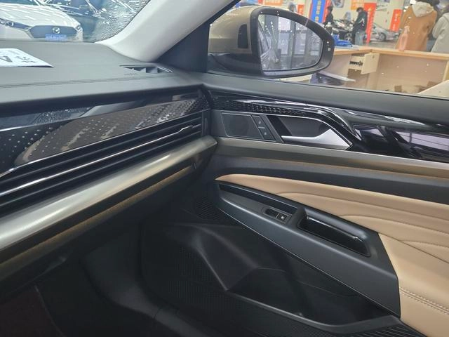 Volkswagen Passat 2022 380TSI Роскошная версия интерьер фото 9