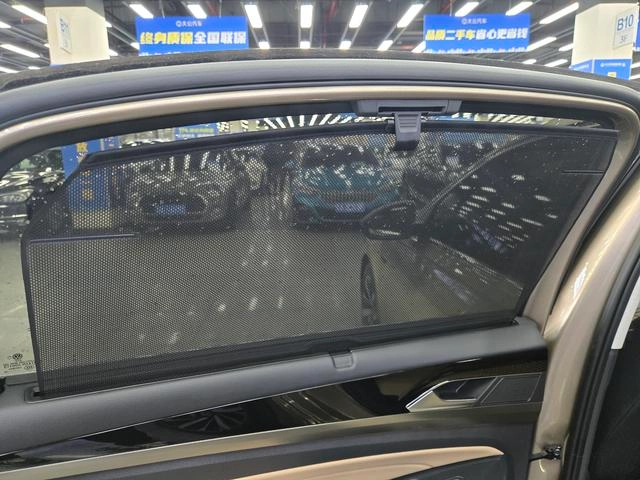 Volkswagen Passat 2022 380TSI Роскошная версия интерьер фото 11