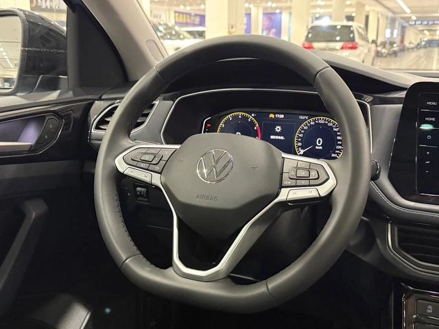 Volkswagen Tharu 2025 New talent 300TSI Sharp Edition interior photo 11