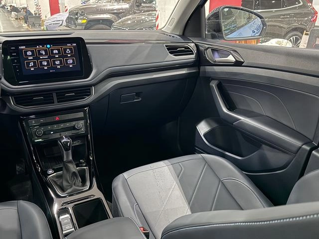 Volkswagen Tharu 2025 New talent 300TSI Sharp Edition interior photo 17