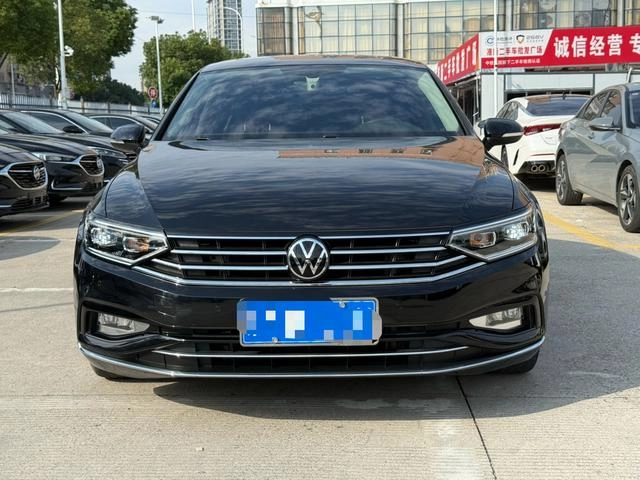 Volkswagen Magotan 2021 330TSI DSG 30 Anniversary Edition exterior photo 2