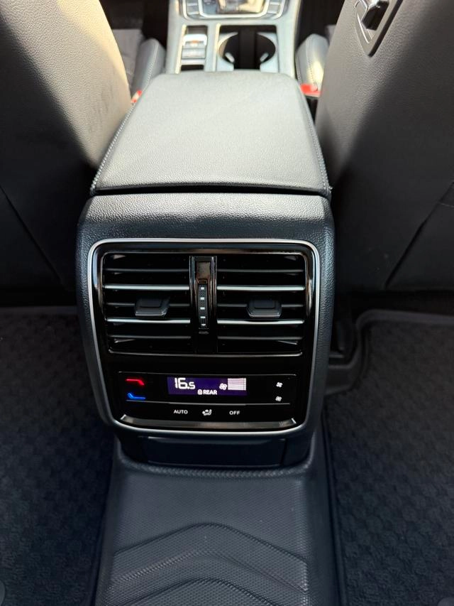 Volkswagen Magotan 2021 330TSI DSG 30 Anniversary Edition interior photo 11