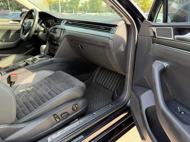 Volkswagen Magotan 2021 330TSI DSG 30 Anniversary Edition interior photo 15
