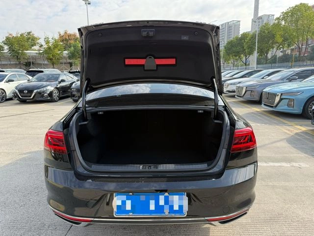Volkswagen Magotan 2021 330TSI DSG 30 Anniversary Edition interior photo 16