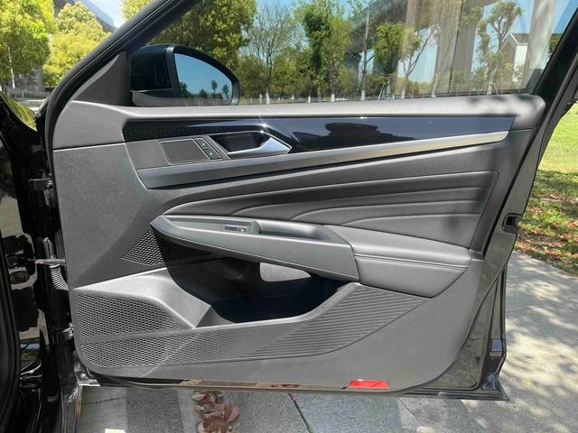 Volkswagen Passat 2022 330TSI Star Deluxe Edition interior photo 12