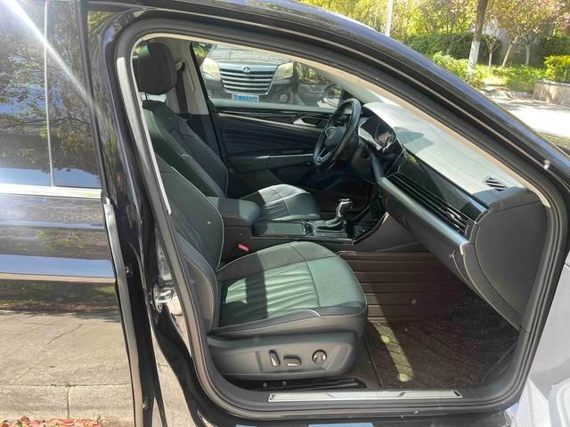 Volkswagen Passat 2022 330TSI Star Deluxe Edition interior photo 19