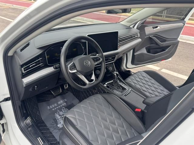 Volkswagen Sagitar 2023 300TSI DSG Premium Edition interior photo 11