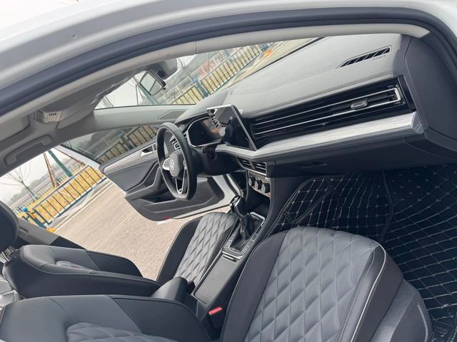 Volkswagen Sagitar 2023 300TSI DSG Premium Edition interior photo 14