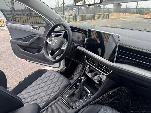 Volkswagen Sagitar 2023 300TSI DSG Premium Edition interior photo 15